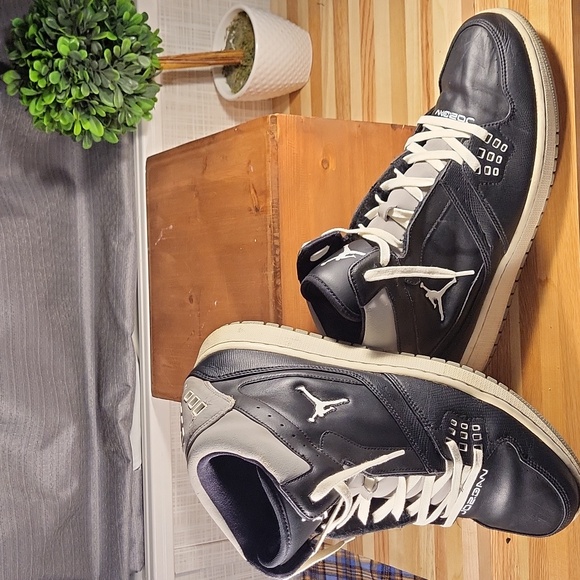 Nike, Air Jordan Flight 1, Black Gray White, Mid Basketball Shoes - Picture 4 of 5